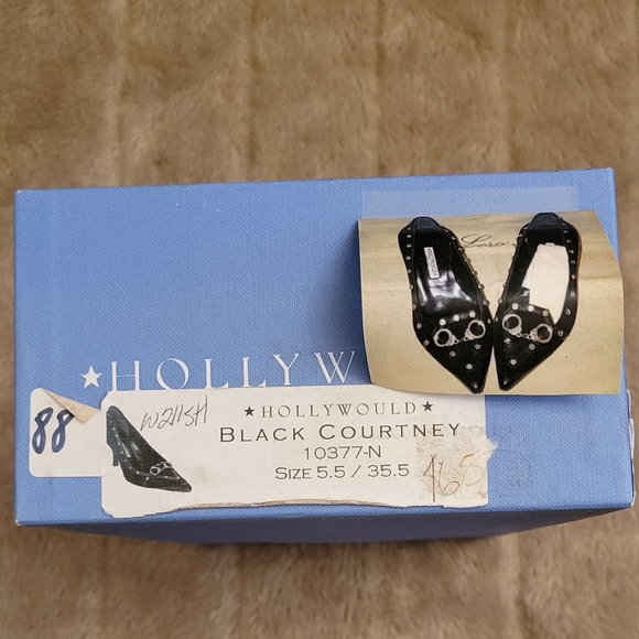 Hollywould $465 New with Box black pumps w metal handcuffs - Picture 10 of 11